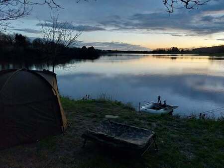 PETIT ZOOM SUR LES PARCOURS DE PÊCHE NUIT SAISONNIERS DE LA CARPE EN VENDÉE.